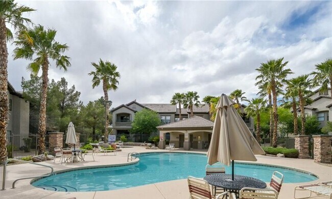 Building Photo - NORTHWEST 2 BEDROOM, 2 BATHROOM CONDO, ALL APPLIANCES INCLUDED!