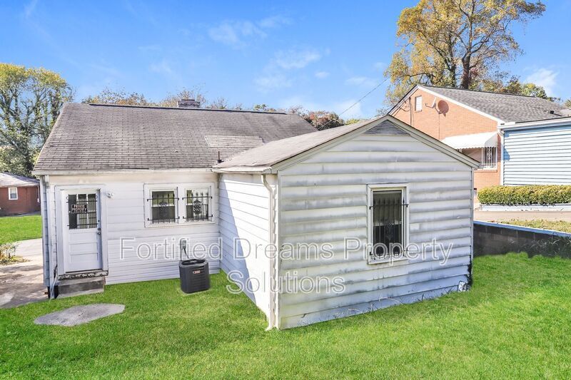 Building Photo - 815 Camel Ave
