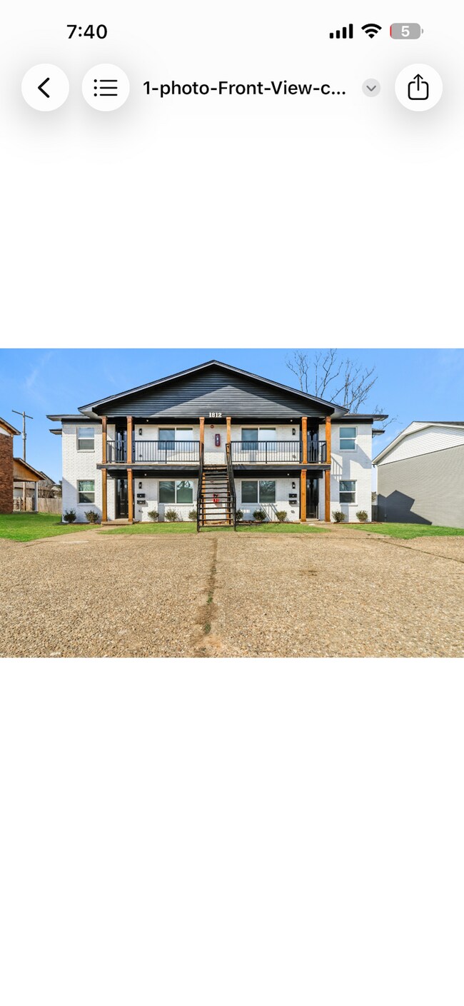 Building Photo - 1812 Sanford Dr