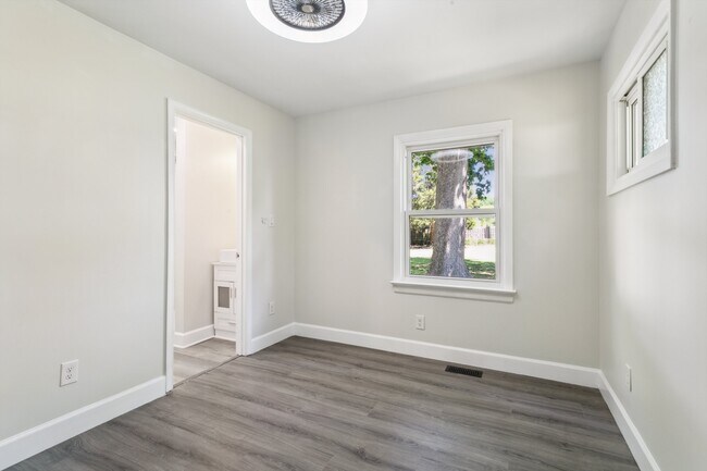 Building Photo - 314 Martha Lee Dr