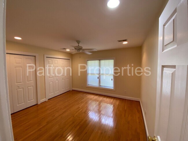 Building Photo - 323 S Pickens St