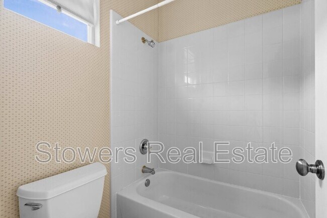 Building Photo - 1108 Bellingham Square