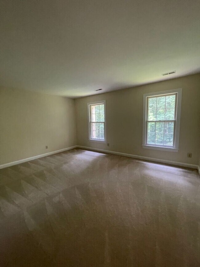 Building Photo - Spacious SF home in Potomac