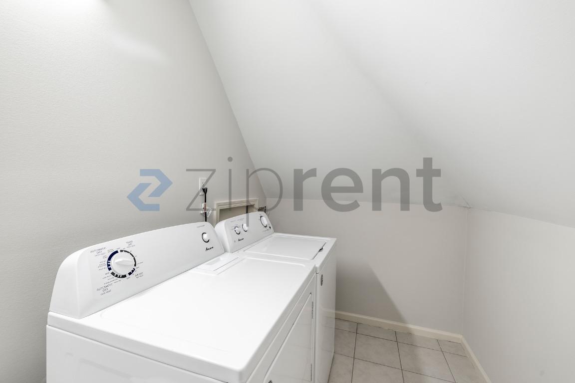 Building Photo - 2801 Spreading Oaks Dr NW