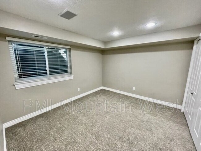Building Photo - 499 N 200 W