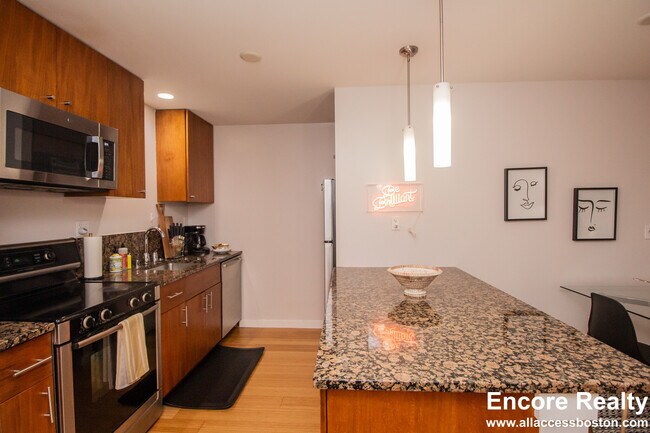 Building Photo - 16 Miner St