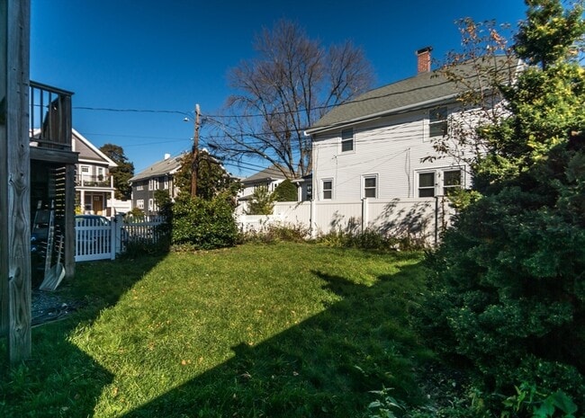 Building Photo - 199 Broadway