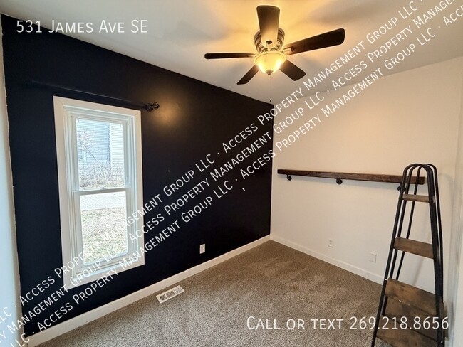 Building Photo - 531 James Ave SE