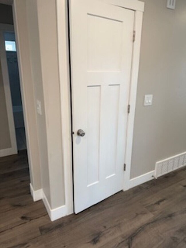 Building Photo - Marvelous