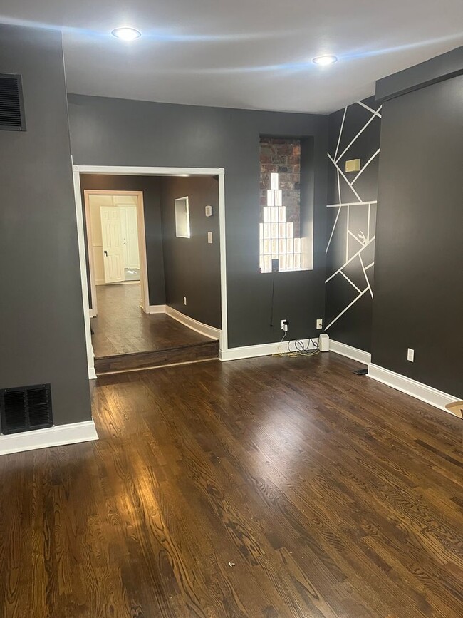Building Photo - Newly Renovated 1 Bedroom, 1 Bath Apartment in Federal Hill