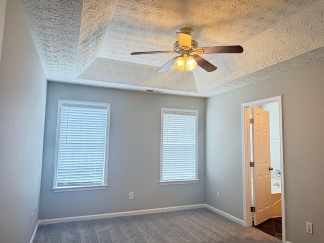 Building Photo - Beautifully Updated 3 BR / 2 BATH in Hampton!