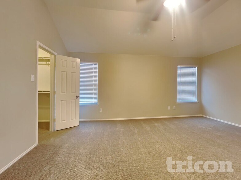 Building Photo - 2705 Lynx Ln