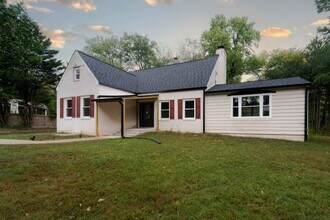 Building Photo - Beautiful Home With an Excellent Location in Potomac, MD