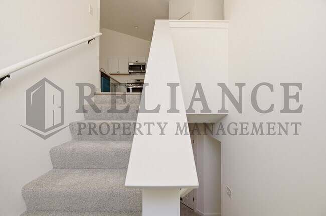 Building Photo - 5259 N Pinecrest Ct