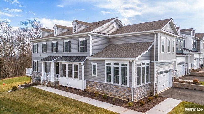 Building Photo - 37 Hillandale Dr