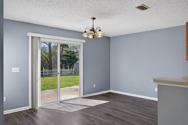 Building Photo - Great location! Great price! Great home!