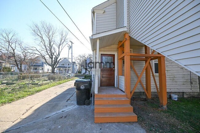 Building Photo - 6616 Wakefield Ave