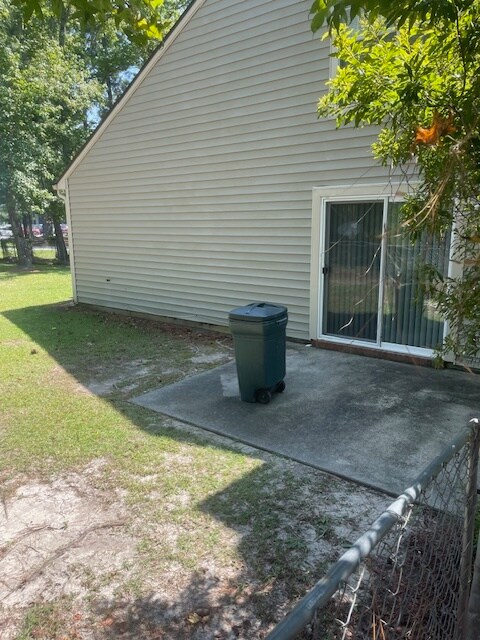 Building Photo - 137 Village Ct