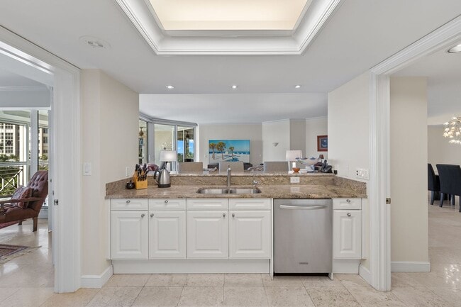 Building Photo - 4021 Gulf Shore Blvd N