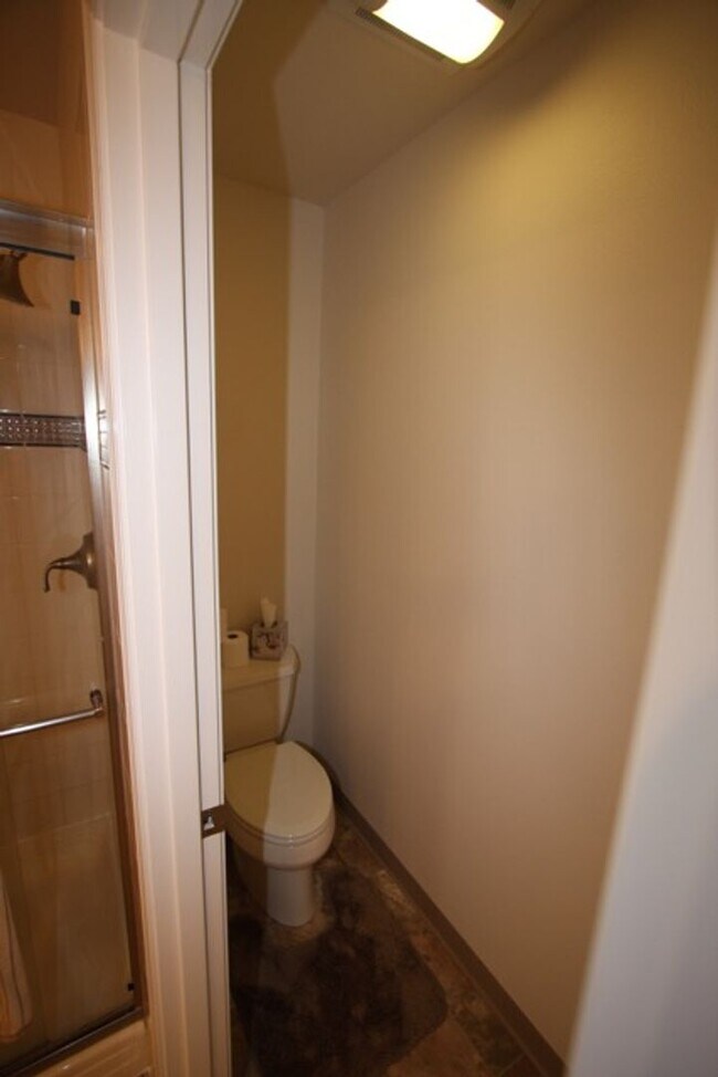 Building Photo - 3 Bed, 2.5 Bath Condo in Eagle River