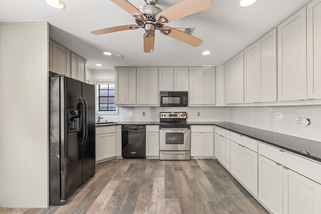 Building Photo - FALL 2026 PRE-LEASE! Amazing Location for ...