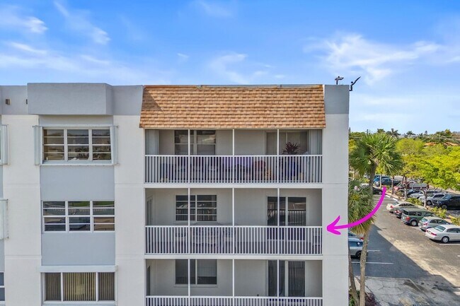 Building Photo - 1502 S Lakeside Dr