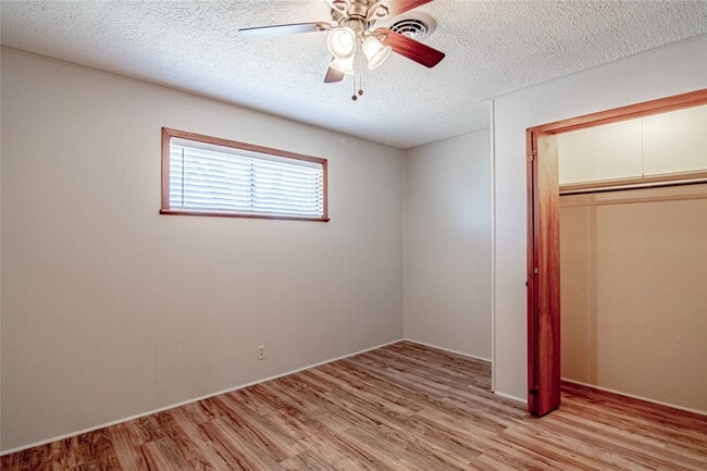 Building Photo - 365 FM247