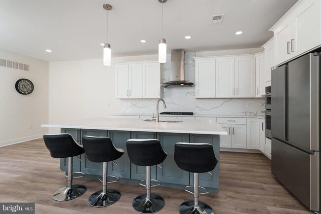 Building Photo - 3 E Hartwick Dr