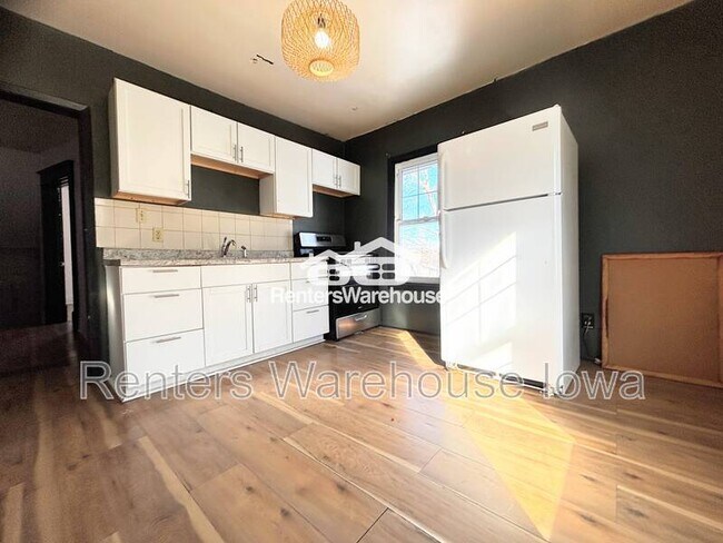 Building Photo - 1171 21st St