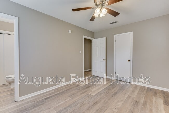Building Photo - 3330 Young Forest Dr