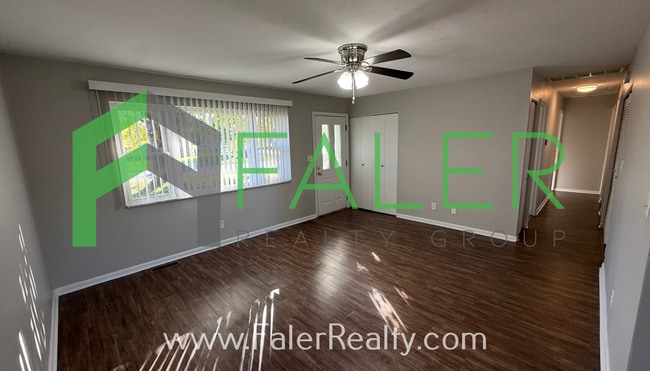 Building Photo - Brick Ranch w/ Large Yard