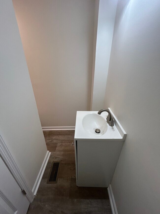 Building Photo - Belcrest