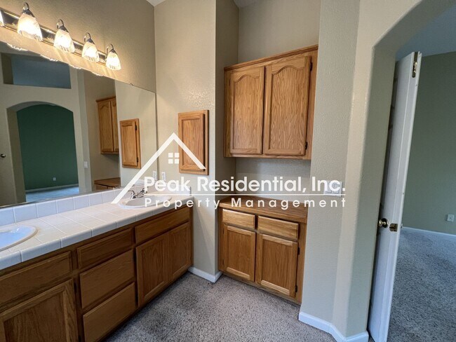 Building Photo - Wonderful Rocklin 4bd/2ba Home - Gated Com...