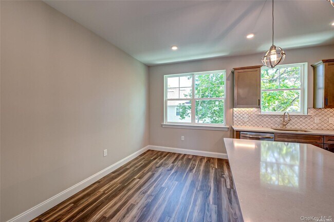 Building Photo - 1 Conklin St