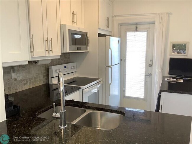 Building Photo - 1481 S Ocean Blvd