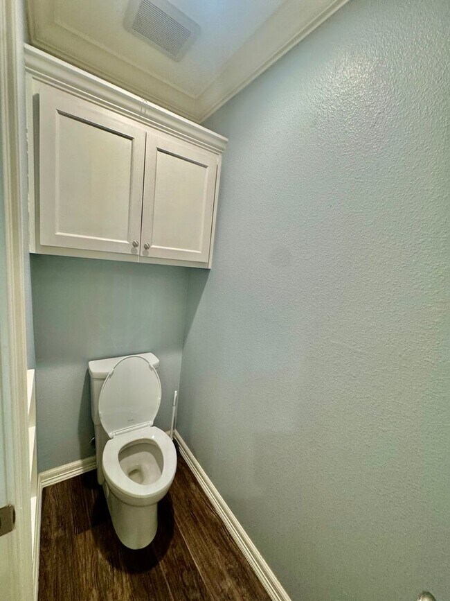 Building Photo - Elegant Estate in the Country Club Setting-Mother in law suite