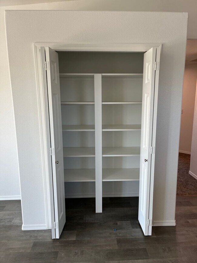 Building Photo - Pending Applications!! 4 Bedroom Home in Park Orchard Neighborhood