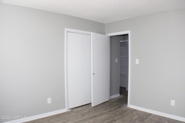 Building Photo - 107 Hickory Grove Dr