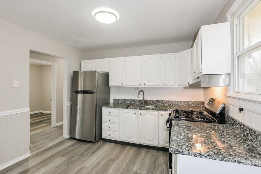 Building Photo - 1048 Renshaw Dr