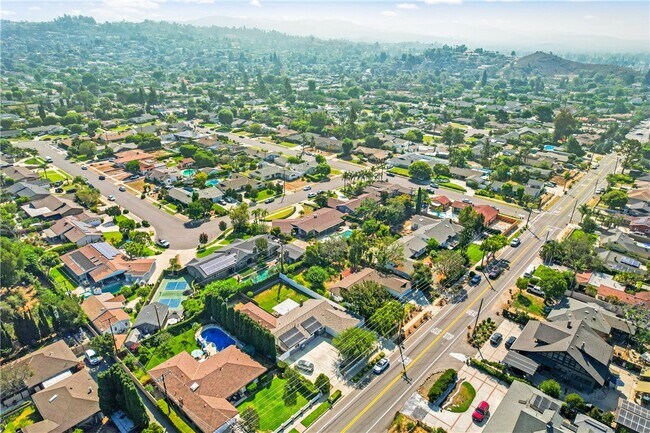 Building Photo - 1281 La Colina Dr