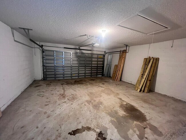 Building Photo - 1209 SW Idol Ave