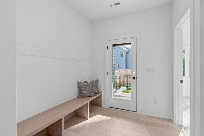 Building Photo - Luxurious New Construction 4BD, 4BA Downto...