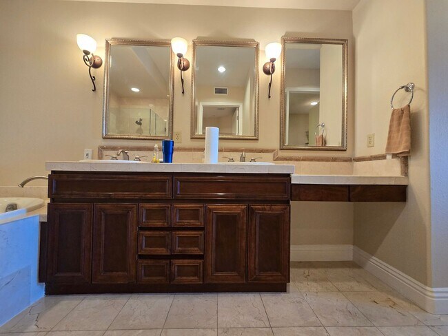 Building Photo - An Amazing Furnished 3 Bedroom Condo at La...