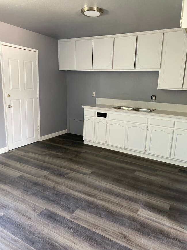 Building Photo - 213 E Reeve St