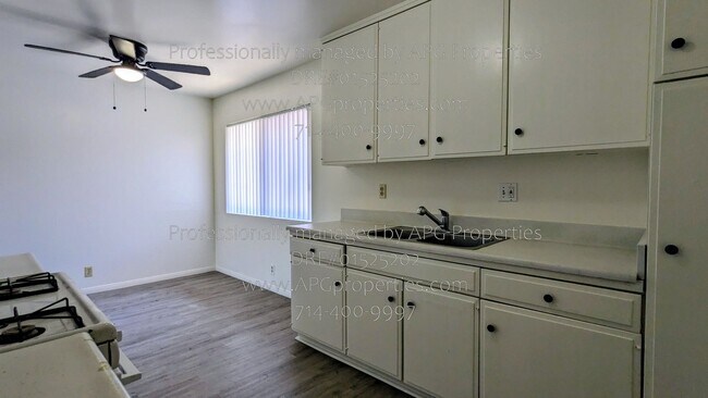 Building Photo - 1810 W Greenleaf Ave