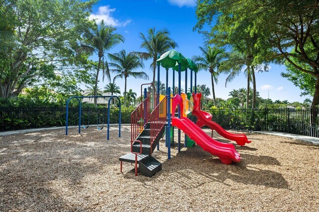 Building Photo - 10771 Versailles Blvd