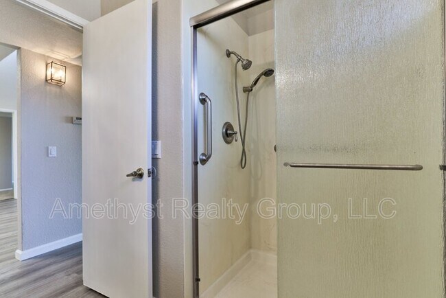 Building Photo - 11666 N 28th Dr