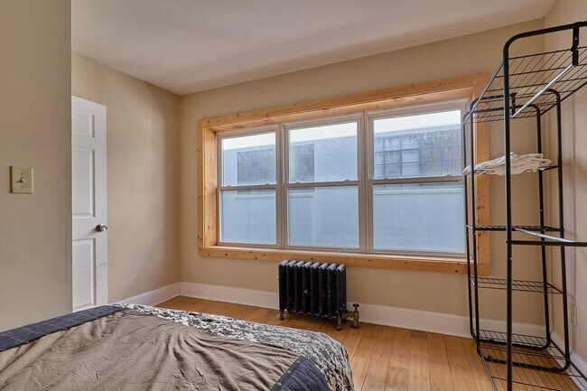 Building Photo - 198 Court St