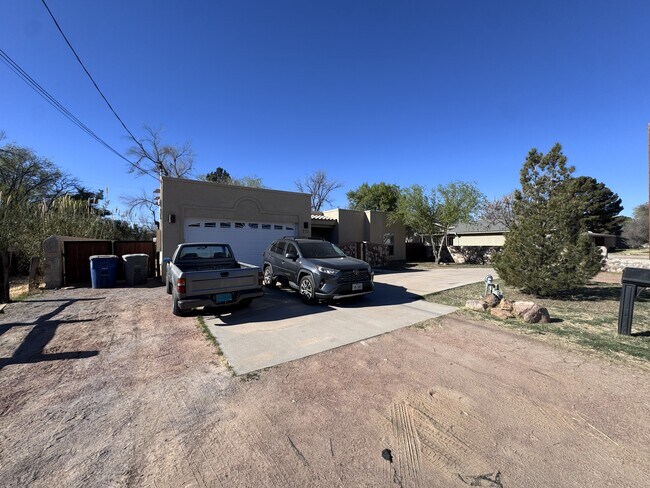 Building Photo - West El Paso Ranch Home