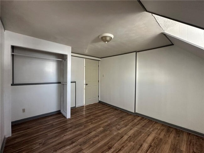 Building Photo - 24 Vale St